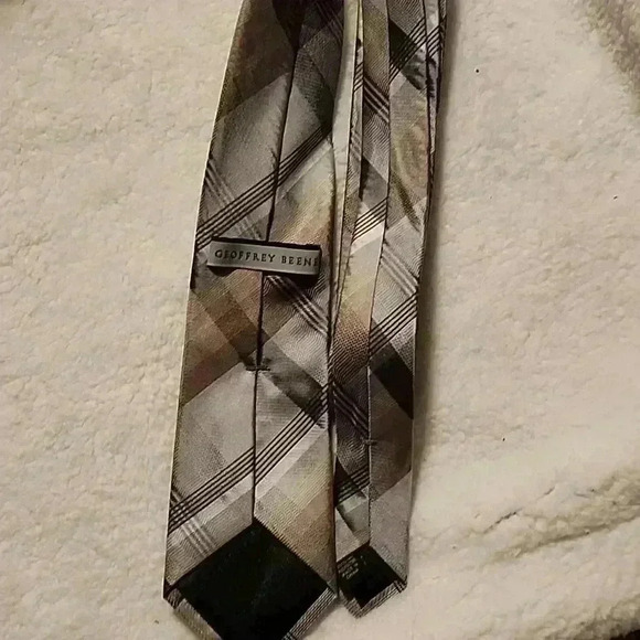 Geoffrey Beene Tie - Picture 2 of 4